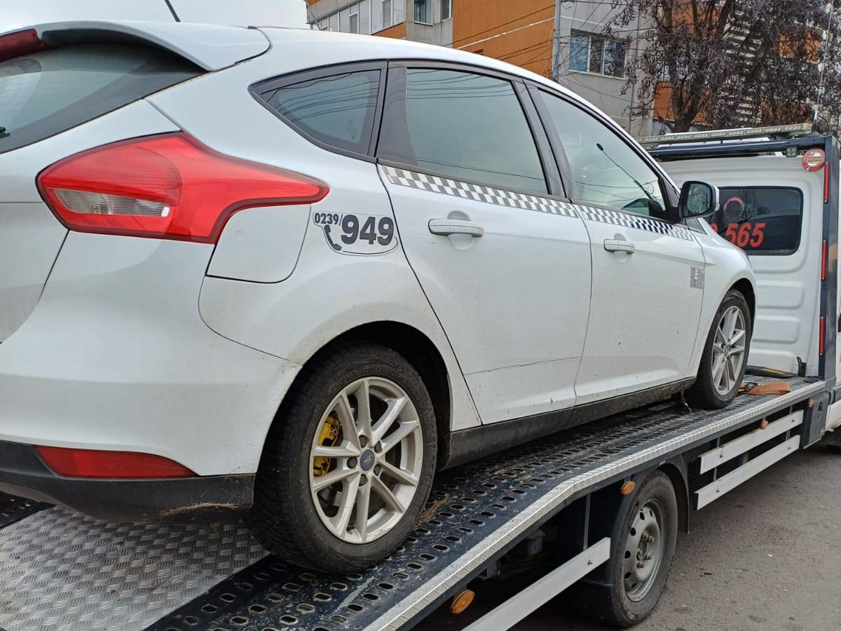 Tractare Ford Focus — Brăila — fotografie 2