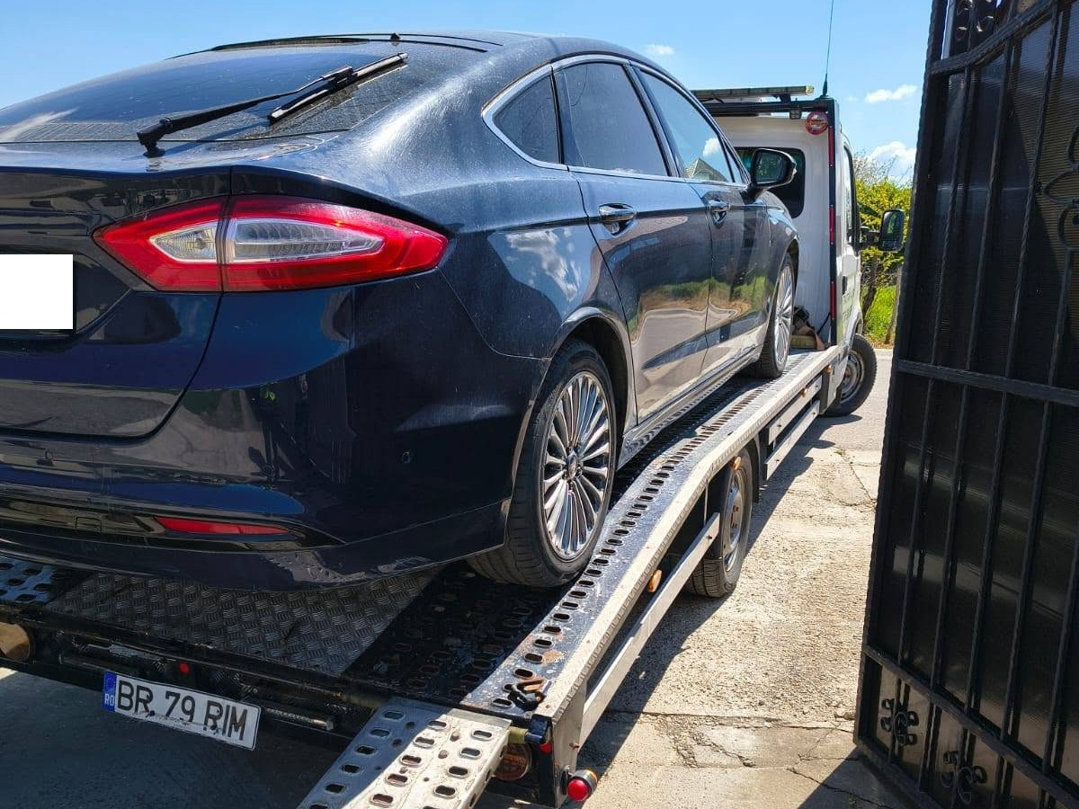 Tractare Ford Mondeo — Brăila — fotografie 2